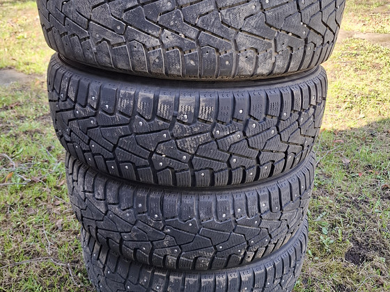 Talverehvid / Naastrehvid Pirelli Ice Zero 195/65 R15