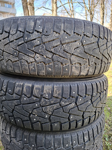 Talverehvid / Naastrehvid Pirelli Ice Zero 195/65 R15 (5 foto / 10)