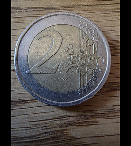 Spain 2001 2 euro defect coin. (1 foto / 2)