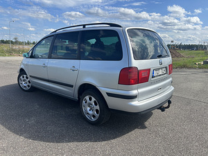 Seat Alhambra (3 фото из 10)