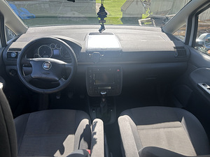 Seat Alhambra (6 фото из 10)