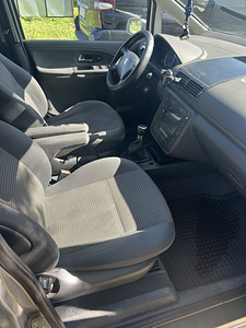 Seat Alhambra (7 фото из 10)