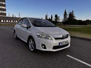 Toyota Auris 2010 г. Гибрид, автомат (3 фото из 15)