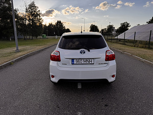 Toyota Auris 2010 г. Гибрид, автомат (6 фото из 15)