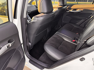 Toyota Auris 2010 г. Гибрид, автомат (9 фото из 15)