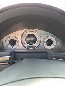 Mercedes-Benz E320 CDI 4Matic (12 foto / 15)