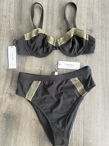 Новые бикини Calvin Klein, в магазине 139.80 (3 фото из 4)