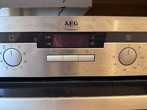 Духовка AEG (3 фото из 3)