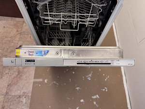 Integreeritav nõudepesumasin Zanussi (3 foto / 3)