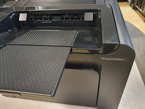 Принтер HP LaserJet P1606dn (4 фото из 6)