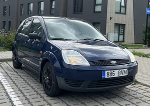 Ford Fiesta 2003 (2 foto / 8)