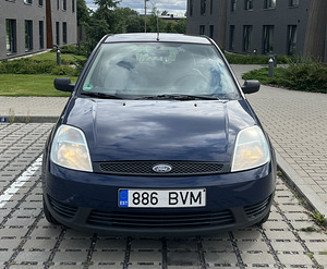 Ford Fiesta 2003 (3 foto / 8)
