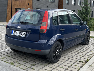 Ford Fiesta 2003 (4 foto / 8)