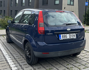 Ford Fiesta 2003 (5 foto / 8)