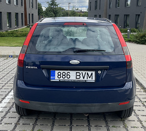 Ford Fiesta 2003 (6 foto / 8)