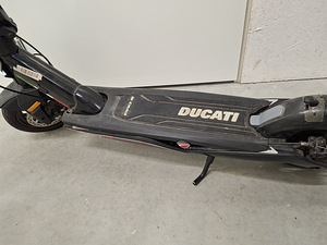 Elektritõukeratas Ducati Pro III (3 foto / 5)