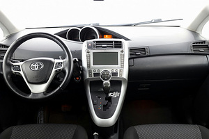 Toyota Verso Linea Sol ATM 2.2 D-CAT 110kW (5 фото из 9)