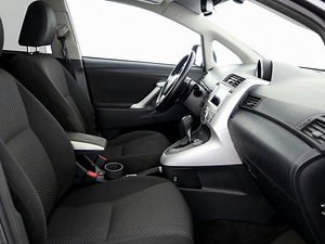 Toyota Verso Linea Sol ATM 2.2 D-CAT 110kW (6 фото из 9)
