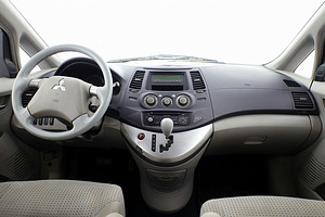 Mitsubishi Grandis Comfort ATM 2.4 121kW (5 foto / 8)