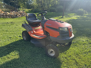 Murutraktor Husqvarna LT126 (1 foto / 9)