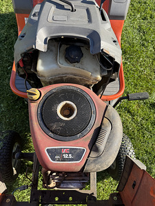 Murutraktor Husqvarna LT126 (7 foto / 9)