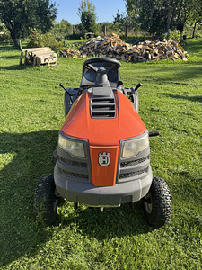 Murutraktor Husqvarna LT126 (4 foto / 9)