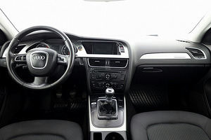 Audi A4 Quattro Comfortline 2.0 TDI 125kW (5 foto / 7)