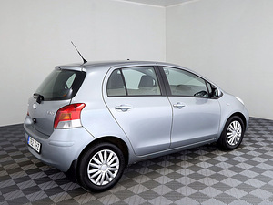 Toyota Yaris Linea Sol Facelift A-C 1.3 73kW (3 фото из 8)