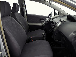 Toyota Yaris Linea Sol Facelift A-C 1.3 73kW (6 фото из 8)