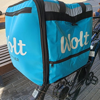 Продам курьерскую сумку Wolt