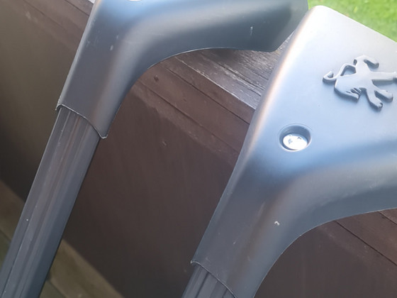 Originaalsed Peugeot katusearaamid (lukustatavad)