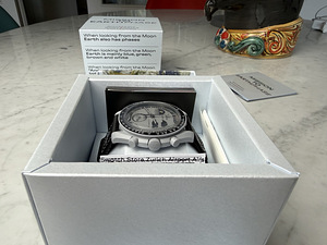 Omega X Swatch MISSION TO EARTHPHASE - SO33M700 (3 foto / 9)