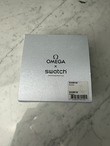 Omega X Swatch MISSION TO EARTHPHASE - SO33M700 (9 foto / 9)