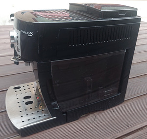 Kohvimasin DeLonghi Magnifica S (4 foto / 4)