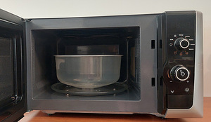 Микроволновая печь с грилем Electrolux EMS21400S (2 фото из 3)