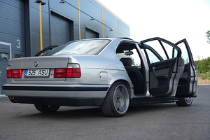BMW E34 2.5 141 кВт (2 фото из 15)