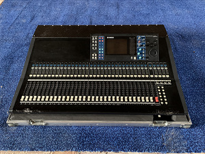 Yamaha LS-9 32 helipult mikserpult (1 foto / 3)