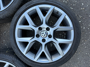 18" оригинальные диски Volkswagen 5x112 + летние шины 225/40/18 (5 фото из 10)