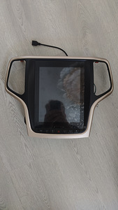 M: Jeep Grand Cherokee WK2 android (2 foto / 3)