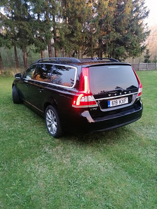 Volvo V70 (2 фото из 10)