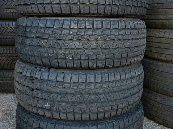 R18 rehvid 225 60 18 yokohama 5-6mm 4tk