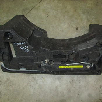 Домкрат, инструменты в багажник VW Passat B6 Variant