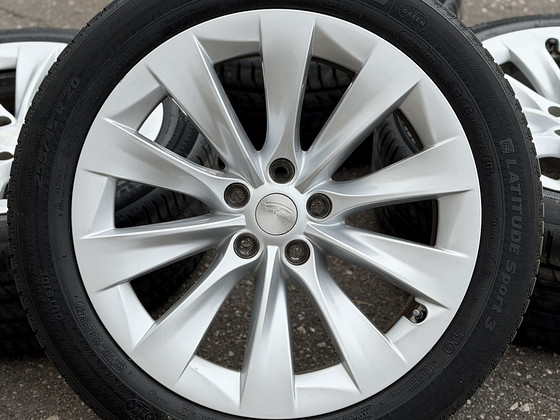 20" оригинальные диски Tesla Model X 5x120 + летние шины 5,5–6 мм