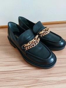 Guess kingad suurus 36 (1 foto / 3)