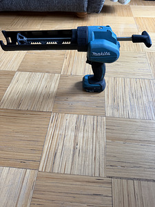 Akuga hermeetikupüstol Makita (2 foto / 3)