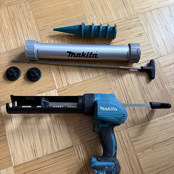 Аккумуляторный пистолет для герметика Makita
