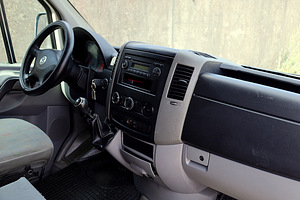 Volkswagen Crafter Extralong 2.0 TDI 100kW (5 foto / 8)