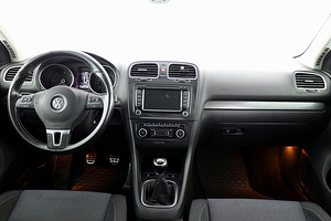 Volkswagen Golf Style 1.6 TDI 77kW (5 foto / 9)