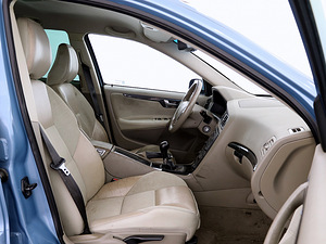 Volvo V70 Facelift 2.4 103kW (6 foto / 7)
