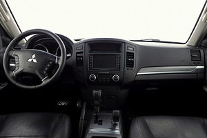 Mitsubishi Pajero Luxury ATM 3.2 DI-D 125kW (5 foto / 8)